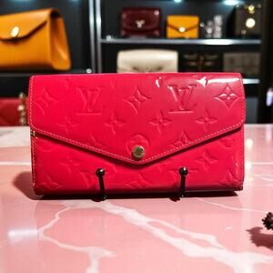 Louis Vuitton Pink Vernis Long Sarah Wallet
